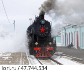 Паровоз Л-2180 в клубах пара на станции Осташков, Тверская область, Россия (2021 год). Редакционное фото, фотограф Алексей Иванов / Фотобанк Лори