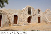 Traditional ancient ghorfas adapted for hotel in Ksar Hadada (2024 год). Редакционное фото, фотограф Яков Филимонов / Фотобанк Лори