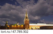 Night view of the Moscow Kremlin, Russia (most popular view). Against the background of a beautiful sky with clouds. 4K, time lapse. Стоковое видео, видеограф Владимир Журавлев / Фотобанк Лори
