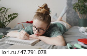 Creative professional setting goals for career development, sketching ideas on notebook. Productivity techniques enhance focus and success. Concept of personal growth and skill enhancement. Стоковое видео, видеограф Енваев Андрей / Фотобанк Лори