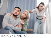 Elderly mother comforts her son after his quarrel with his wife. Стоковое фото, фотограф Яков Филимонов / Фотобанк Лори