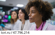 Scientists collaborate in research lab focused on innovative solutions and breakthroughs in life sciences during daytime. Стоковое AI-изображение, AI-художник Сергей Толмачёв / Фотобанк Лори