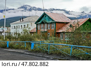 Здание Краеведческого музея в поселоке Усть-Нера ( Республика САХА ). И это,  пожалуй единственное здание с момента основания этого поселка.  Поселок появился в 1937 году, стоит на Федеральной автотрассе " Колыма " ( Магадан-Якутск ), протяженность которой 2032 км. Эту автотрассу строили в те же годы заключенные. Поселок существует за счет налогов от золотодобывающих предприятий. (2009 год). Редакционное фото, фотограф Павел Просянов / Фотобанк Лори