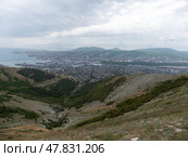Panoramic view of Novorossiysk City and Tsemess Bay at sunrise. Morning cityscape of large port at Black Sea coast in Russia (2024 год). Стоковое фото, фотограф Фотограф / Фотобанк Лори