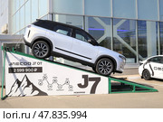 Автомобиль JAECOO J7 возле автосалона Авторусь. Московская область, Подольск, пр-т Юных Ленинцев, дом 1И. Редакционное фото, фотограф Яна Королёва / Фотобанк Лори