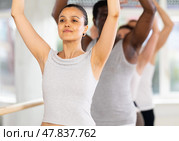 Group of men and women will learn to stand in third position during ballet rehearsal. Стоковое фото, фотограф Яков Филимонов / Фотобанк Лори