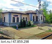 Здание железнодорожного вокзала станции ДРЕЗНА ( 1903  г. ) . Московская область . Орехово Зуевский район. Редакционное фото, фотограф stargal / Фотобанк Лори