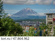 City with a volcano in the background. Стоковое фото, фотограф Олег Спиридонов / Фотобанк Лори