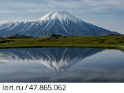Volcano is reflected in the water. Стоковое фото, фотограф Олег Спиридонов / Фотобанк Лори