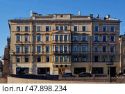 Доходный дом К. Б. Корпуса. 1880. Архитектор: Александр Романович Гешвенд. Санкт-Петербург, набережная Мойки, 71 (улица Гороховая, 16) Редакционное фото, фотограф Александр Селезнев / Фотобанк Лори