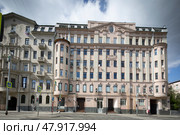 Дом 33 на Старой Басманной улице в Москве. Редакционное фото, фотограф Дмитрий Неумоин / Фотобанк Лори
