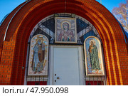 Фрески, иконопись. Храм Казанской иконы Божией Матери — православный храм в Ижевске, база епархиального Отдела образования и религиозной катехизации Ижевской и Удмуртской епархии.город Ижевск, The Church of the Kazan Icon of the Mother of God is an Orthodox church in Izhevsk, the base of the diocesan Department of Education and Religious Catechesis of the Izhevsk and Udmurt Diocese. Izhevsk city. Редакционное фото, фотограф Юрий Карачев / Фотобанк Лори