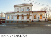 Дом-музей А.В. Суворова в городе Ижевске. Старинный купеческий дом Ижевская Епархия православной церкви House-museum of A.V. Suvorov in the city of Izhevsk. Old merchant house Izhevsk Diocese of the Orthodox Church. Редакционное фото, фотограф Юрий Карачев / Фотобанк Лори