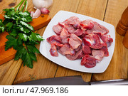 Raw chicken gizzards with spices and herbs. Стоковое фото, фотограф Яков Филимонов / Фотобанк Лори