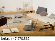 Workplace with laptop and other stuff. Стоковое фото, фотограф Dmitriy Shironosov / PantherMedia / Фотобанк Лори