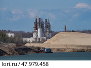 cement production plant, industrial plant, sand pits on the lake shore. Стоковое фото, фотограф ~✿Eлена Челышева(Кочина)✿~ / Фотобанк Лори