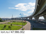 Intracity toll highway in Saint Petersburg near Krestovsky Island (2024 год). Редакционное фото, фотограф Василий Хомчин / Фотобанк Лори