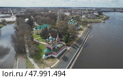Aerial view on the church of Tsarevitch Dmitry, Uglich Kremlin, Russia. Стоковое видео, видеограф Василий Хомчин / Фотобанк Лори