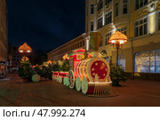 Moscow, Russia, 01.02.2025: New Year's Eve composition on Stary Arbat Street in festive decoration in the early winter morning. Редакционное фото, фотограф Ula Ulachka / Фотобанк Лори