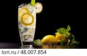 beverage lemon cocktail drink limoncello ai generated. Стоковое AI-изображение, AI-художник Vectorwin / Фотобанк Лори