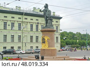 Памятник (1801) русскому военачальнику, генералиссимусу Александру Васильевичу Суворову. Санкт-Петербург, Суворовская площадь (2017 год). Редакционное фото, фотограф Сергей Елизарьев / Фотобанк Лори