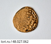Пул - медная Ордынская монета  Кильдибек хан, Сарай ал -Джедид, 1361-1362 г.г. ( Золотая Орда ) Стоковое фото, фотограф Павел Просянов / Фотобанк Лори