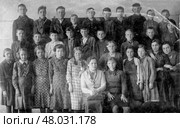 Школьный класс 1930-40-х годов, групповое фото. Стоковое фото, фотограф Retro / Фотобанк Лори