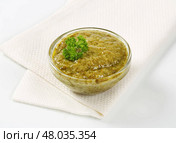Bowl of basil pasta sauce. Стоковое фото, фотограф Alena Dvorakova / PantherMedia / Фотобанк Лори