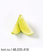 Two lime quarters. Стоковое фото, фотограф Alena Dvorakova / PantherMedia / Фотобанк Лори
