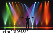 Singer performing on stage with colorful spotlights. Стоковое AI-видео, аниматор Юрий Поздников / Фотобанк Лори
