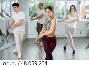 Group of young people dancing jazz funk. Стоковое фото, фотограф Яков Филимонов / Фотобанк Лори