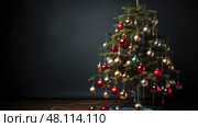 abandoned sad christmas tree ai generated. Стоковое AI-изображение, AI-художник Vectorwin / Фотобанк Лори