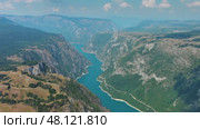 Piva river canyon aerial Montenegro. Стоковое видео, видеограф Михаил Коханчиков / Фотобанк Лори