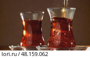 Turkish tea is poured into a glass. Filmed on a high-speed camera at 1000 fps. Стоковое видео, видеограф Артем Шадрин / Фотобанк Лори