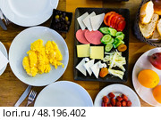 Halal breakfast at the hotel. Стоковое фото, фотограф Яков Филимонов / Фотобанк Лори