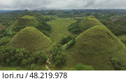 Chocolate hills on Bohol island Philippines. Стоковое видео, видеограф Михаил Коханчиков / Фотобанк Лори