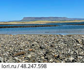 Stone beach on the coast at Strandhill, Sligo, Ireland. Стоковое фото, фотограф Татьяна Кахилл / Фотобанк Лори