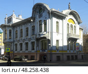Особняк Миндовского на улице Поварская, здание посольства Новой Зеландии в России. Солнечный весенний день (2019 год). Редакционное фото, фотограф Александр Кузнецов / Фотобанк Лори