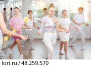 Group of children dancing jazz funk. Стоковое фото, фотограф Яков Филимонов / Фотобанк Лори