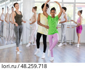 Couple boy and girl rehearsing ballet choreography. Стоковое фото, фотограф Яков Филимонов / Фотобанк Лори