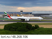 LISBON, PORTUGAL - MAY 1, 2025: Emirates Airplane Taxiing at the Airport. Редакционное фото, фотограф Максим Забаровский / Фотобанк Лори