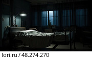 serene empty bed medical dark ai generated. Стоковое AI-изображение, AI-художник Vectorwin / Фотобанк Лори
