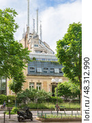facade of AP-HP Peacekeepers Hospital in boulevard Saint-Marcel in summer day (2018 год). Редакционное фото, фотограф Ирина Мойсеева / Фотобанк Лори