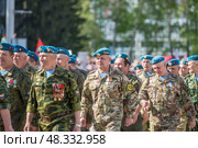 Парад Победы 9 мая, посвящённый 80-й годовщине Победы в Великой Отечественной войне, на главной площади им. М. Горького. Город Бердск, Новосибирская область, Западная Сибирь. Редакционное фото, фотограф Евгений Мухортов / Фотобанк Лори