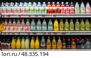 flavored seltzer water ai generated. Стоковое AI-изображение, AI-художник Vectorwin / Фотобанк Лори