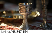 worship communion wafer and wine ai generated. Стоковое AI-изображение, AI-художник Vectorwin / Фотобанк Лори
