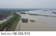 Flooding due to rain and the collapse of the Cadelbosco di Sotto dam, dike, Italiy. Стоковое видео, видеограф Jose Leonardo Marino Coronado / Фотобанк Лори