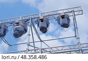 Осветительное оборудование для сцены для создания световых эффектов. Light heads equipment preparing for a light show. Стоковое фото, фотограф Татьяна Д / Фотобанк Лори