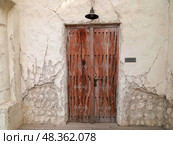 Dubai, UAE - March 4, 2025: Wooden door in the Old City district in Dubai. Редакционное фото, фотограф Оксана Чаюн / Фотобанк Лори