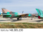 Боевой самолёт, реактивный истребитель МИГ-23, на территории музея, военная авиация. Волгоградская область, Средняя Ахтуба, Россия. (2022 год). Редакционное фото, фотограф Андрей Цыганков / Фотобанк Лори